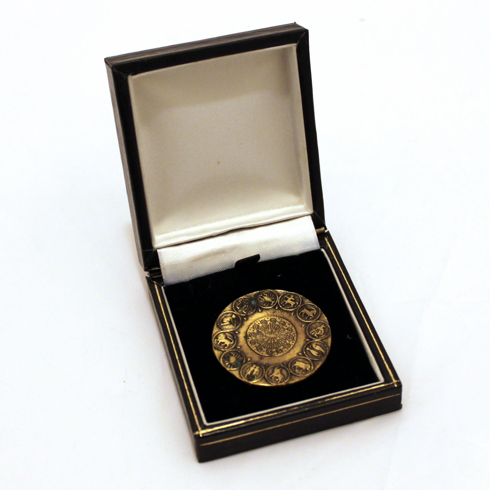 The Magic Medallion by Tannen’s Martin's Magic Collection